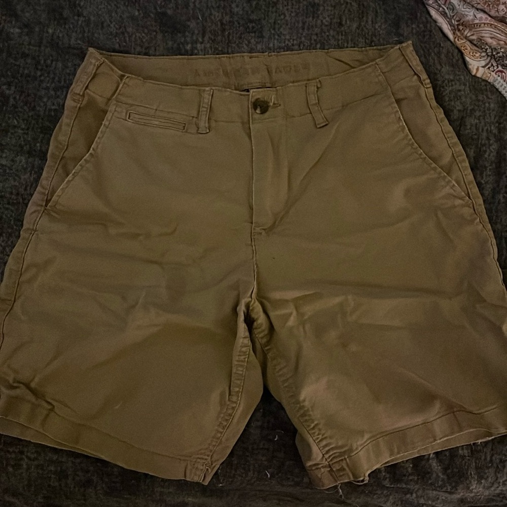 American Eagle men’s khaki shorts